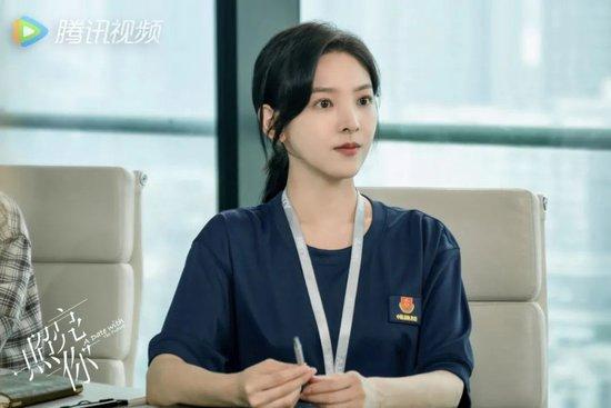 2019杨幂穿毛衣裙最新款穿搭_穿搭作品_郭风的作品搭船的鸟/