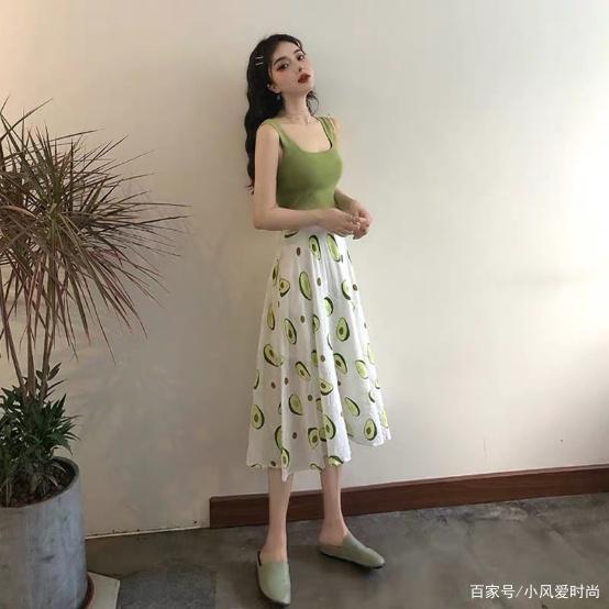 夏天穿马丁靴穿搭图片_娱乐百分百王思佳夏日穿搭_穿搭资讯/
