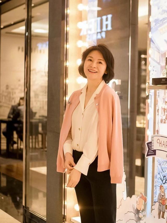 娱乐百分百王思佳夏日穿搭_穿搭资讯_穿搭新闻